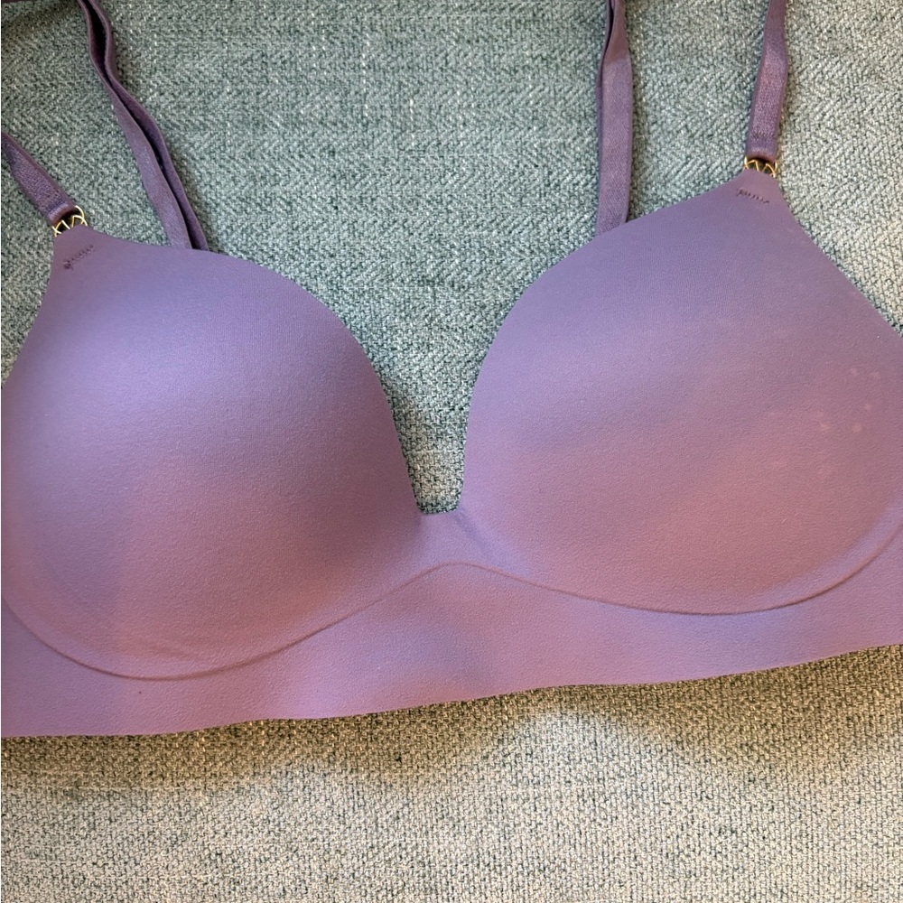 Victoria’s Secret Wireless Push-up Bra - 32C